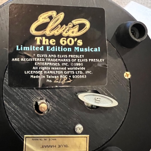 Elvis "The 60's" musical figurine - Blue Hawaii Collectible - Limited Edition - Picture 6 of 7
